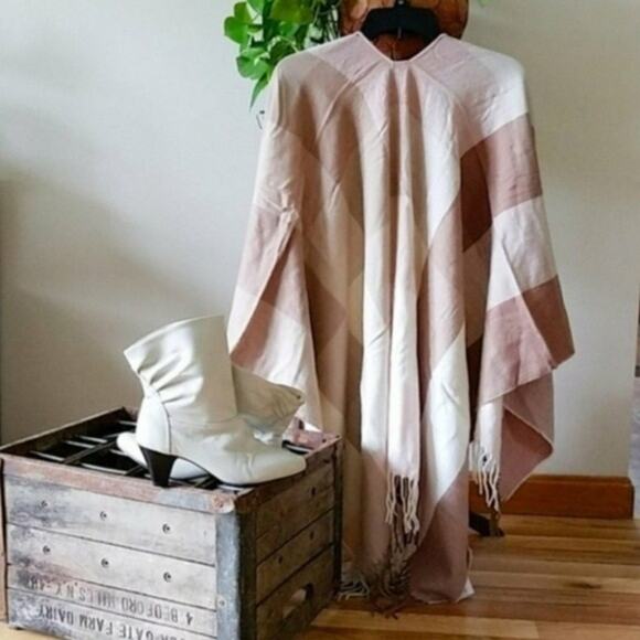 NEW Women's Cottagecore Flowy Boho Coquette Ivory Pink Buffalo Plaid Poncho - Picture 1 of 2